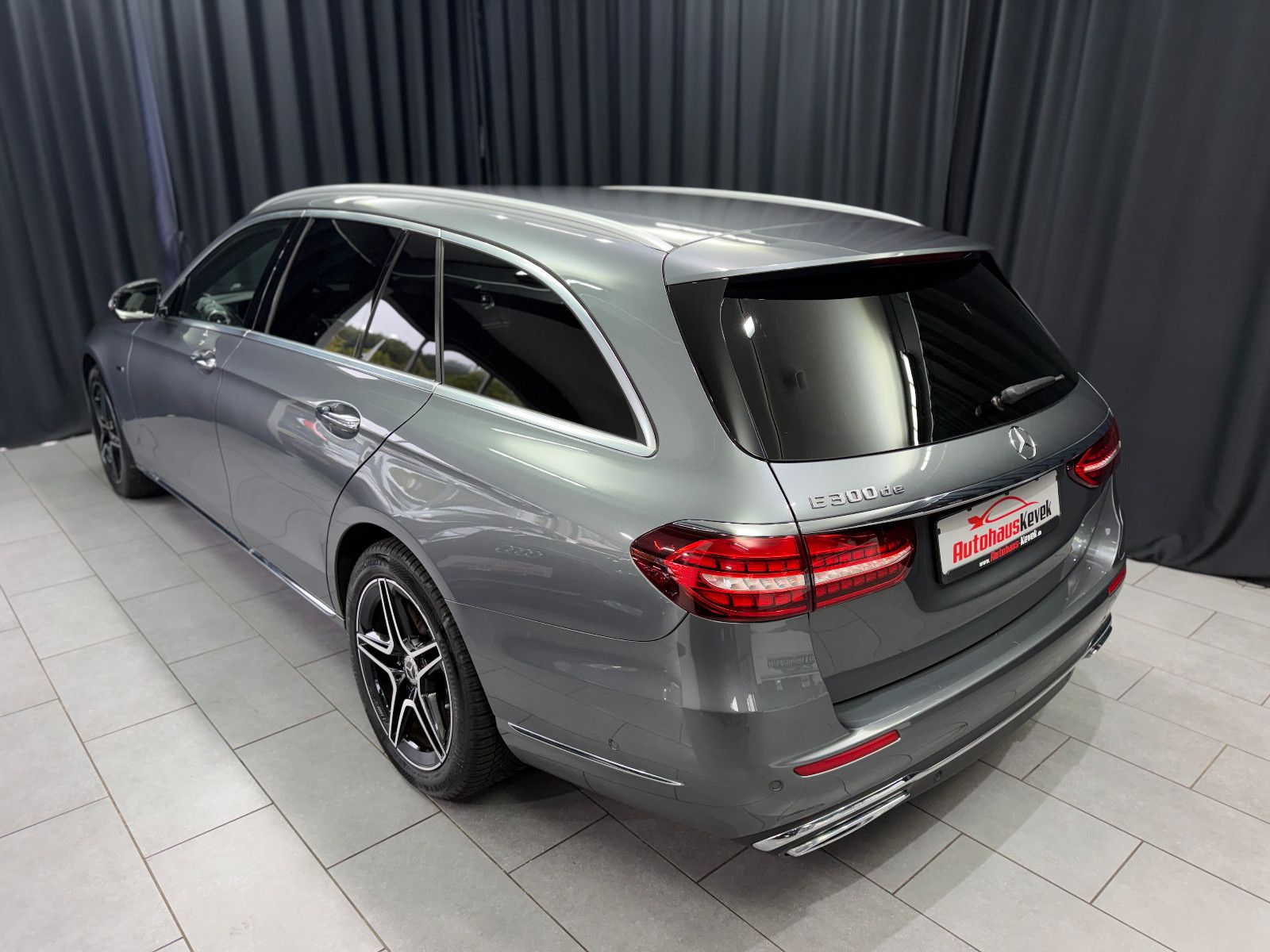 Fahrzeugabbildung Mercedes-Benz E 300 de T-Modell |BURMESTER|MULTIBEAM-LED
