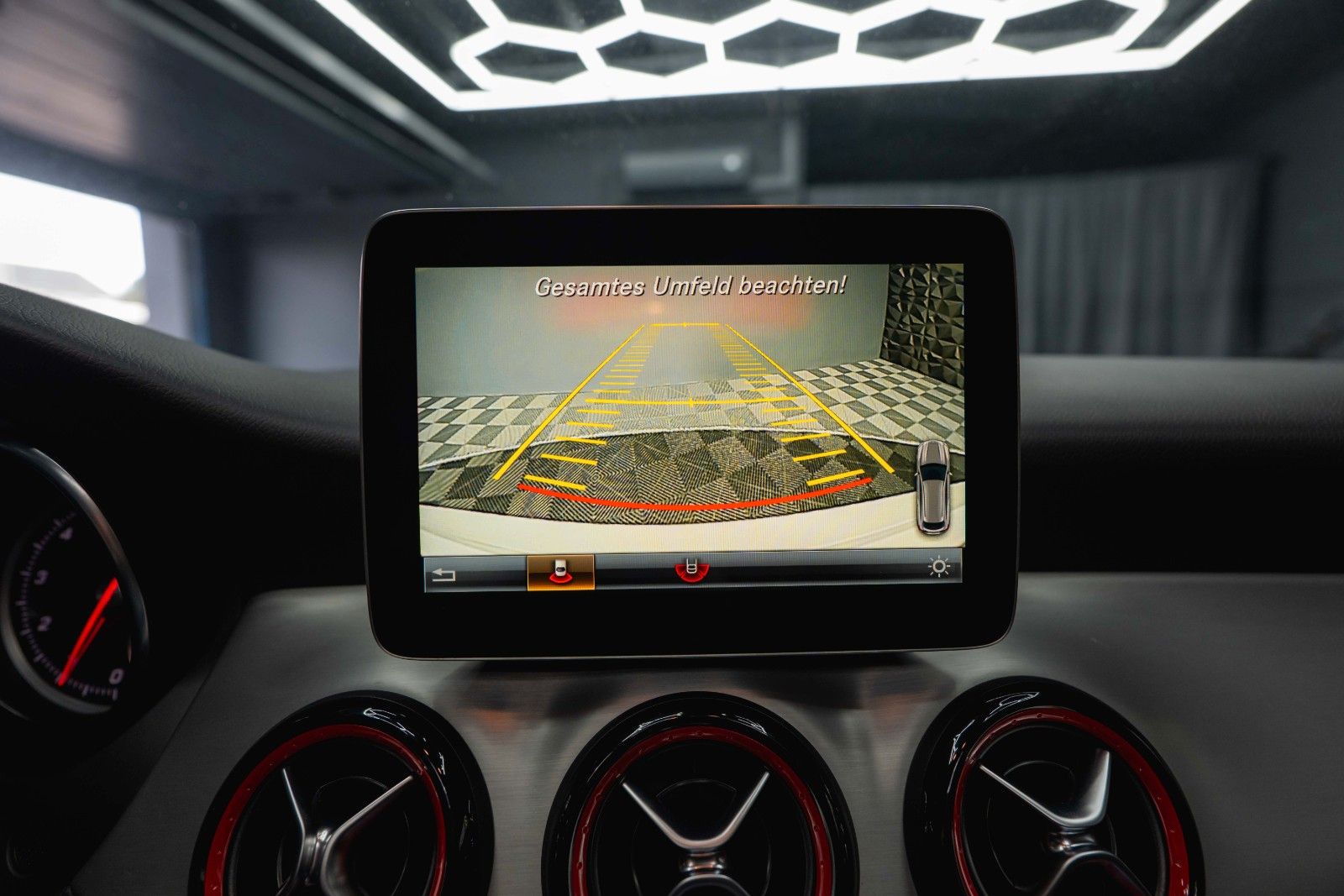 Fahrzeugabbildung Mercedes-Benz CLA 250 Shooting Brake 4Matic AMG Night Pano LED