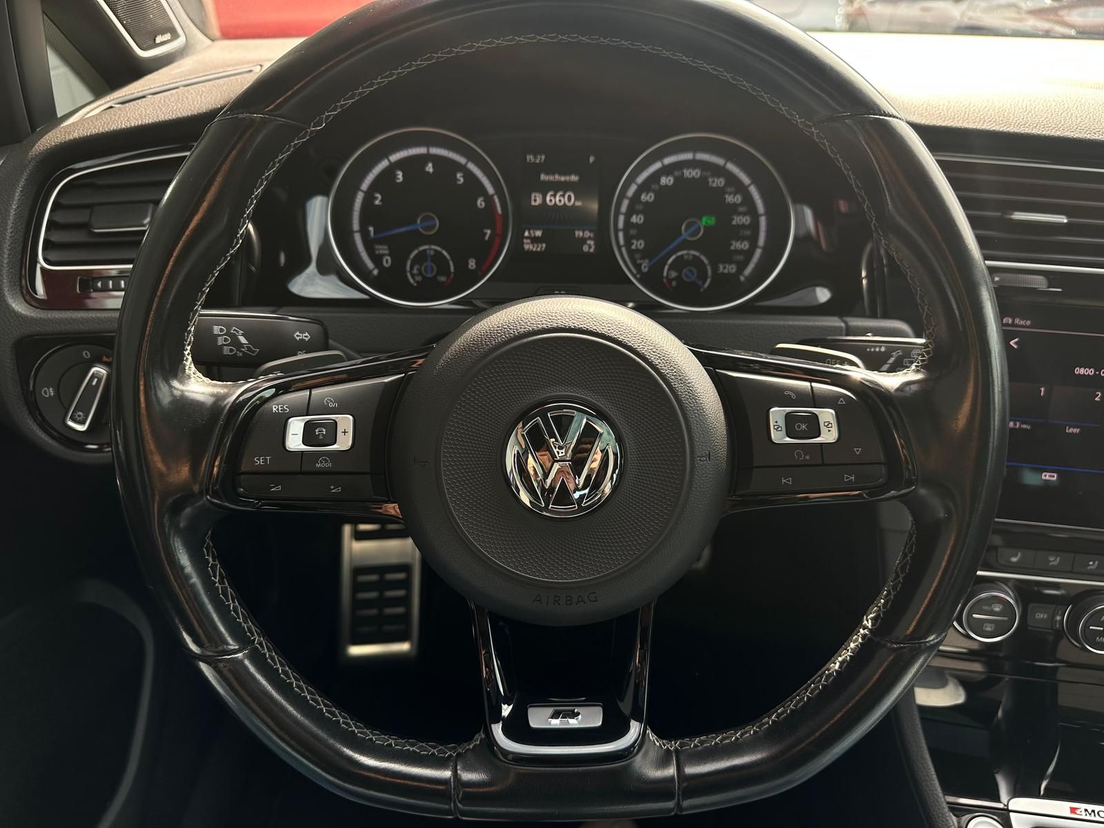 VW Golf VII R 2.0TFSI 4M *LED#PANO#ACC#DYNAUDIO#SHZ - Image 11