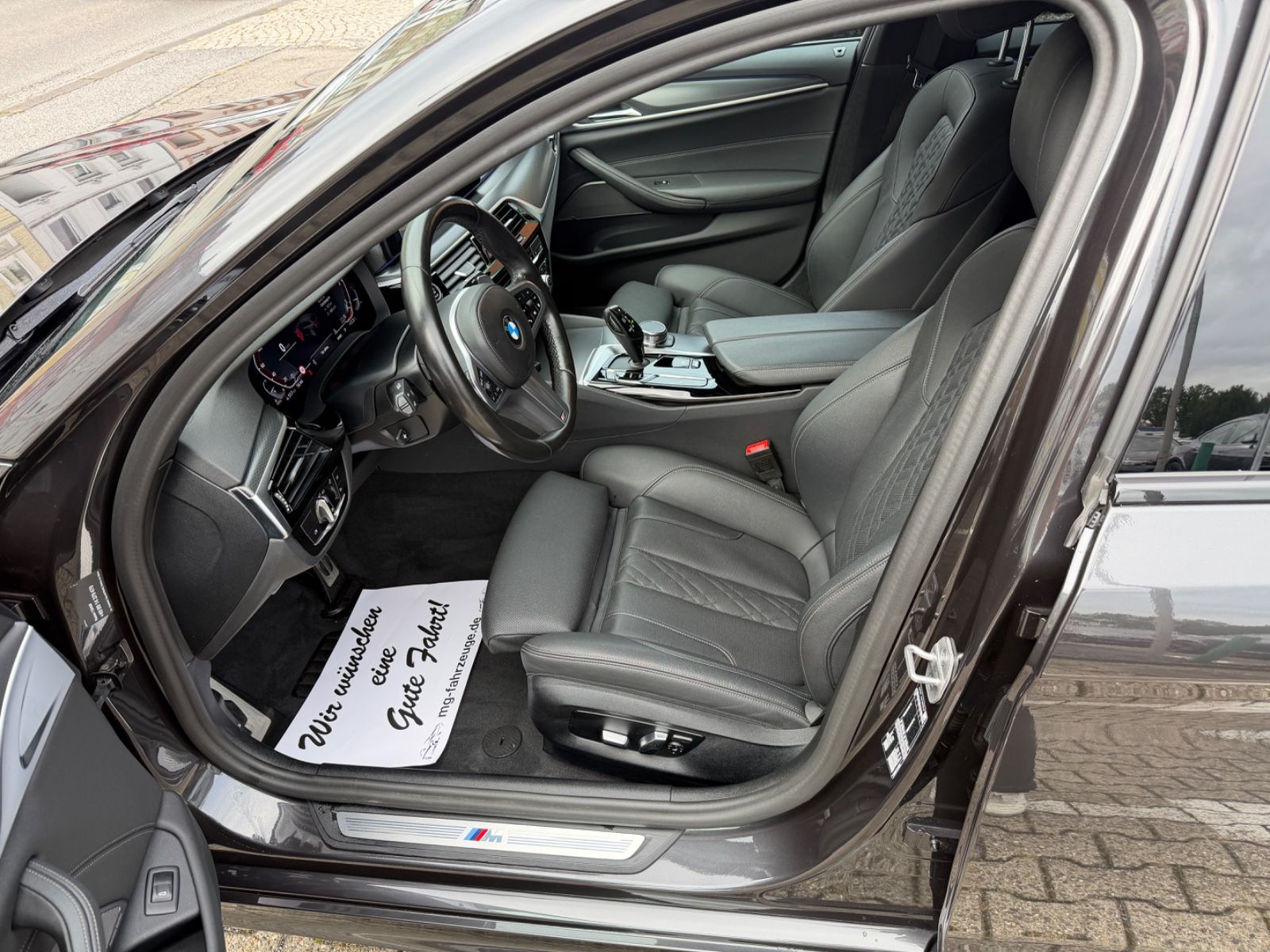 Fahrzeugabbildung BMW 520d Touring M SPORT LASER HUD KAMERA AHK LEDER