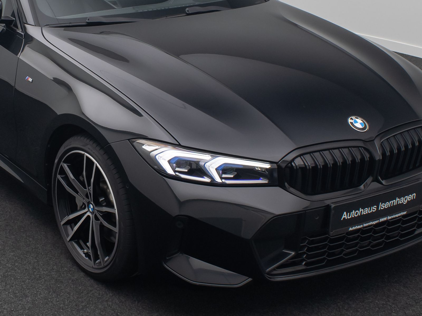 Fahrzeugabbildung BMW 330i M Sport HUD Panorama DAB HiFi AHK 19Zoll