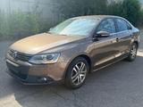Volkswagen Jetta VI Highline - Volkswagen Jetta: Highline