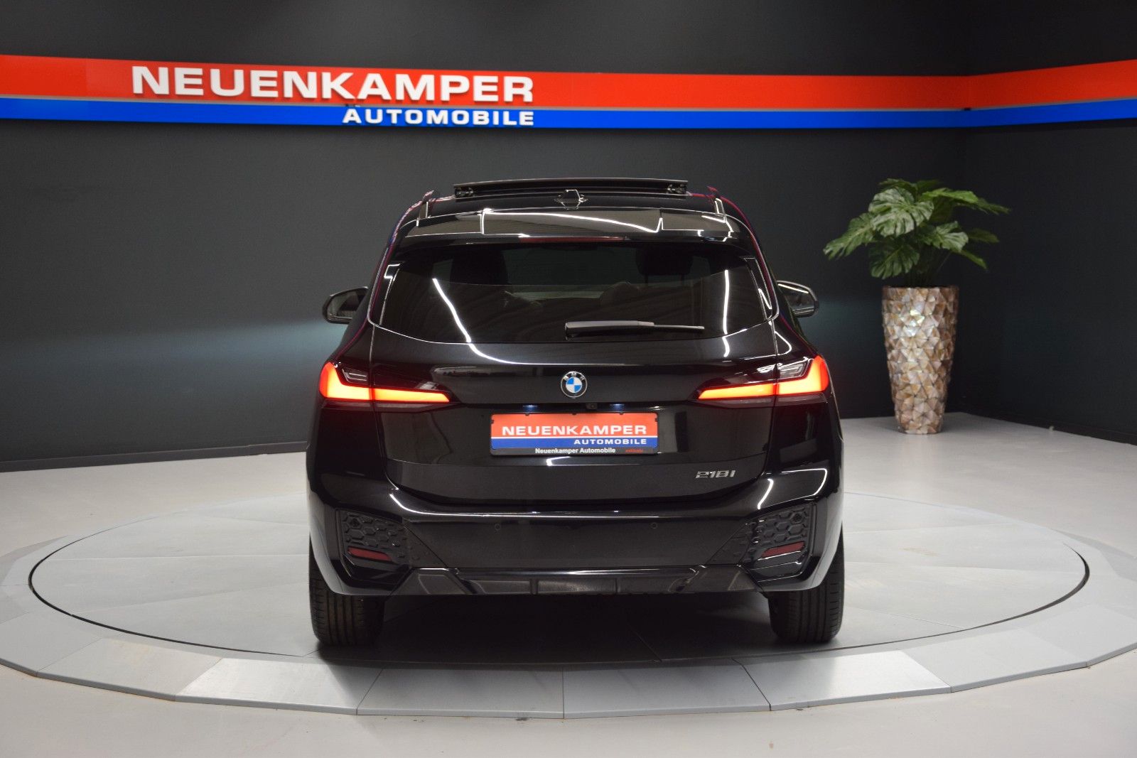 Fahrzeugabbildung BMW 218 i M Sport Leder Navi Pano. LED AHK DAB