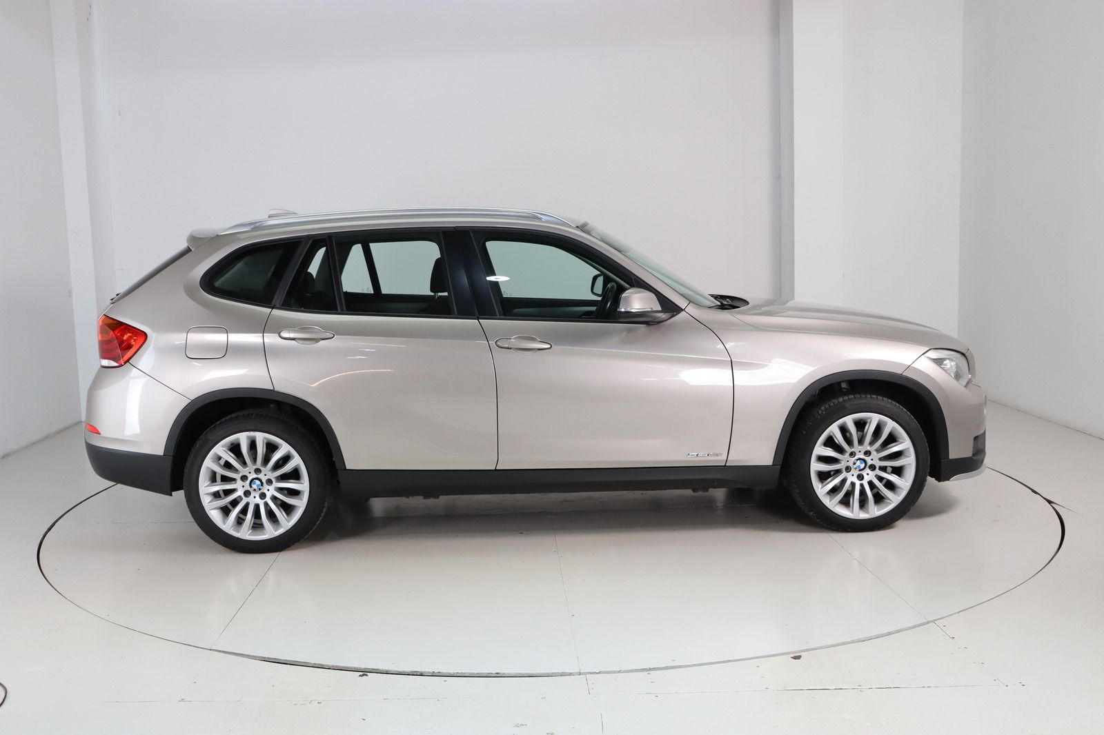 Fahrzeugabbildung BMW X1 18i * X-Line * Xenon * Sitzhzg.