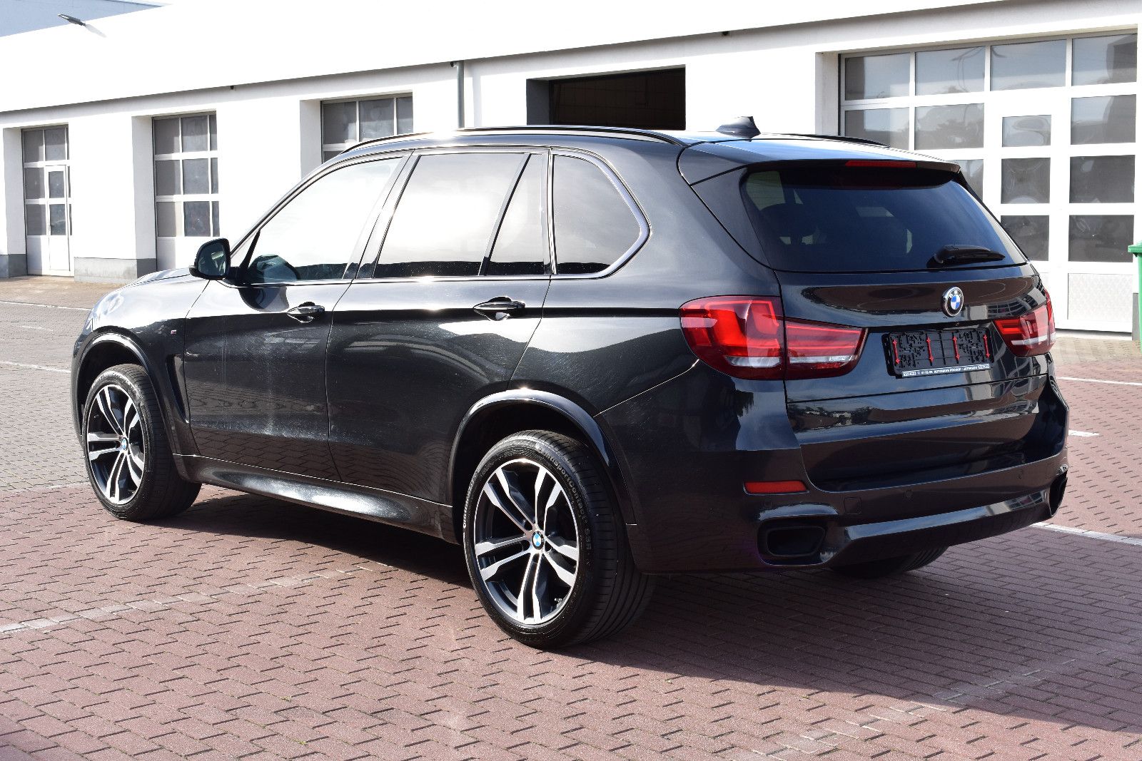 Fahrzeugabbildung BMW X5 M50d*RFK*XEN*PANO*H&K*NAVI*MIETKAUF