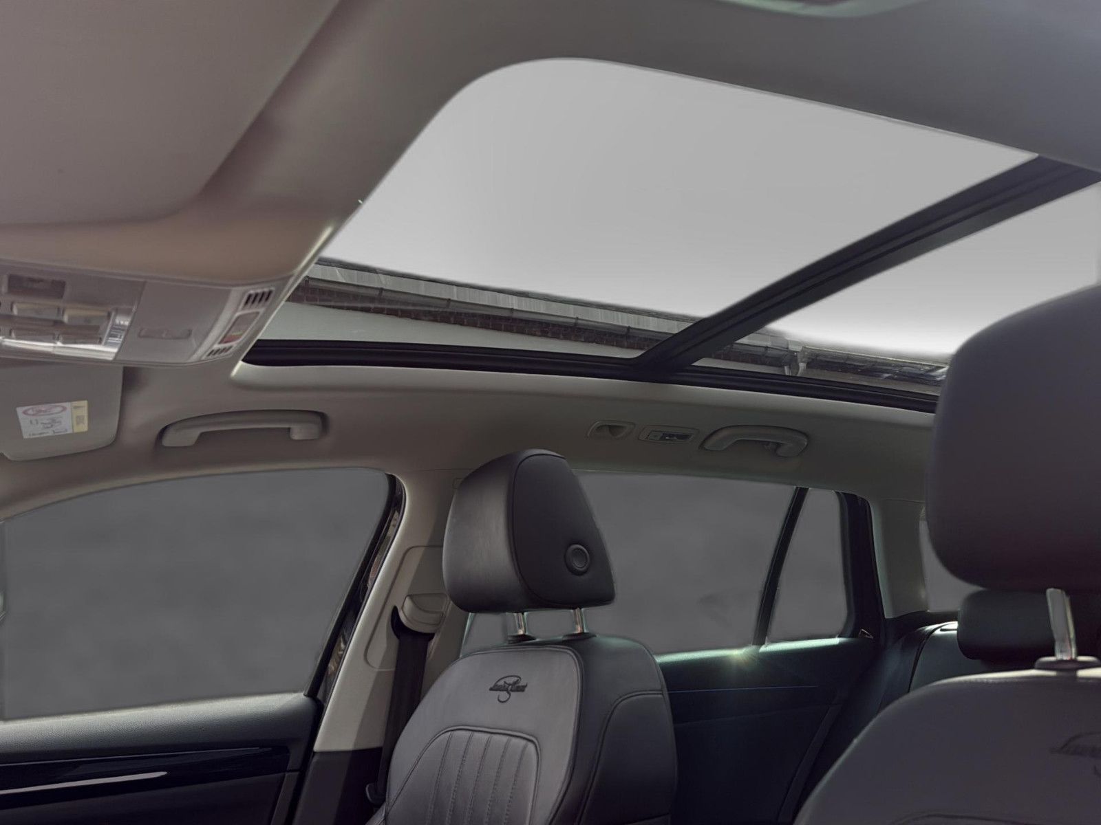 Fahrzeugabbildung SKODA Superb Combi L&K 4x4/ unfallfrei