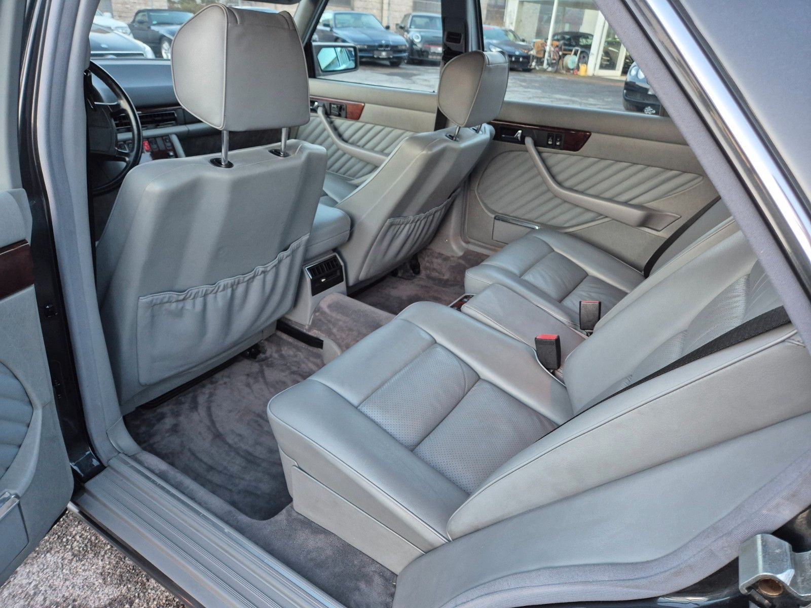 Fahrzeugabbildung Mercedes-Benz 560 SEL/Deutsch/Coupé Sitzanlage/Bestzustand