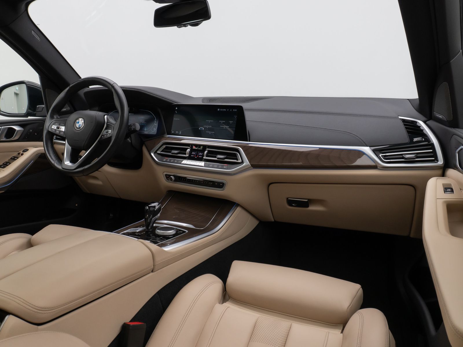 Fahrzeugabbildung BMW X5 xD45e XLine Panorama DAB H/K SoftCL AHK Sport