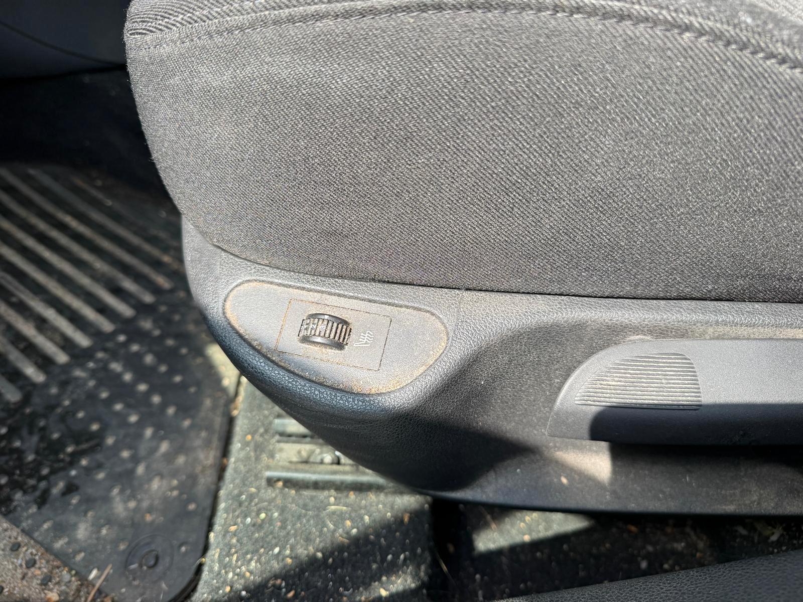 Peugeot 308 2013 — photo 20
