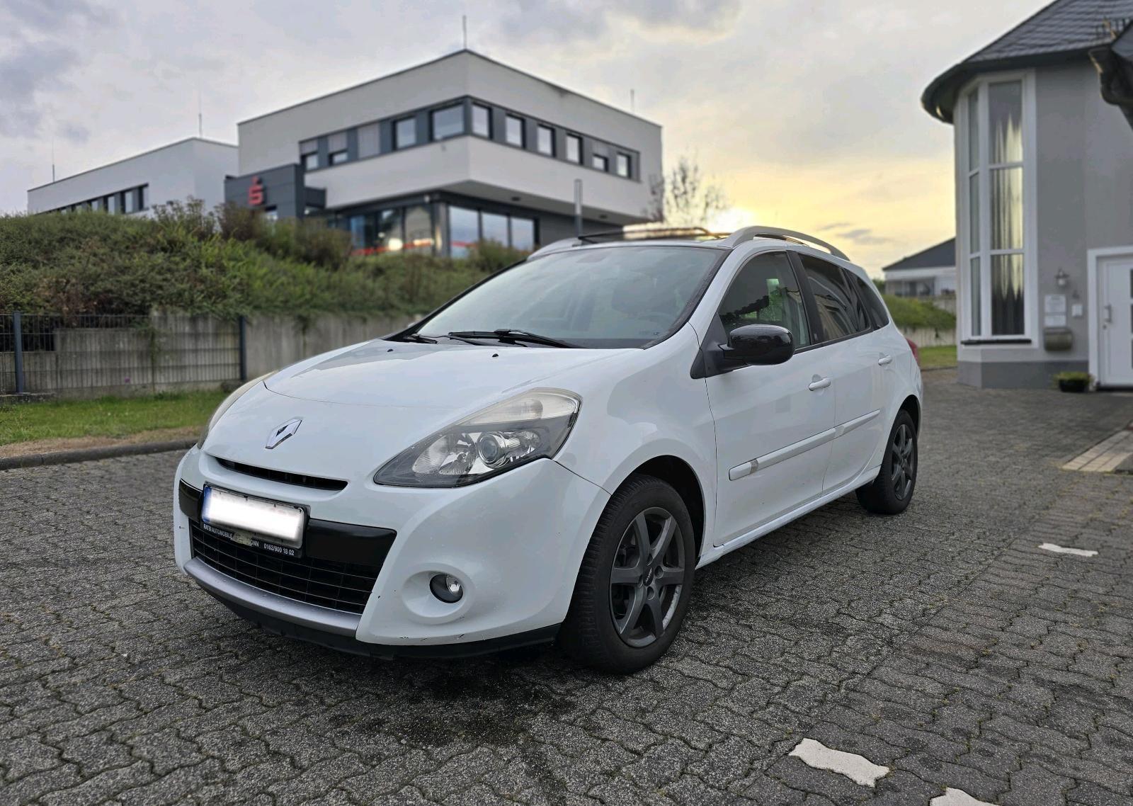 Renault Clio 2010 — interior