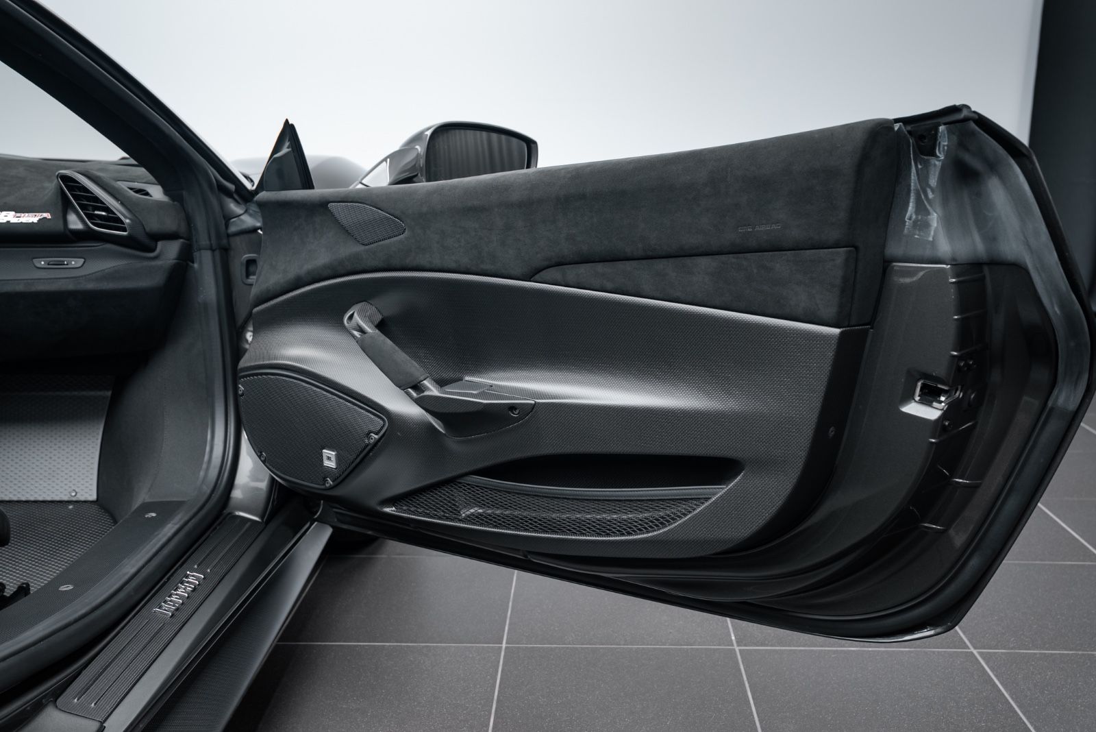 Fahrzeugabbildung Ferrari 488 Pista Spider CARBON/LIFT/1. HAND/STOCK/TOP