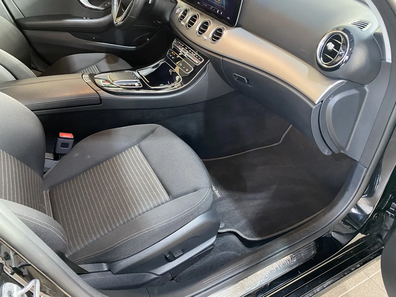 Mercedes-Benz E-Class Avantgarde*ACC*LED*Navi*R-Cam*SHZ*CarPlay*, миниатюра 17