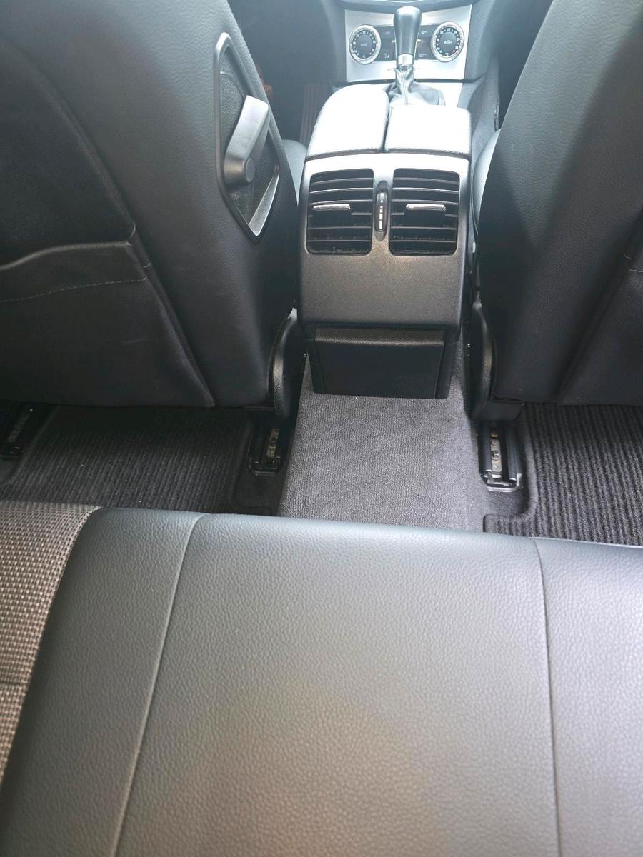 Mercedes-Benz C200 2011 — photo 12