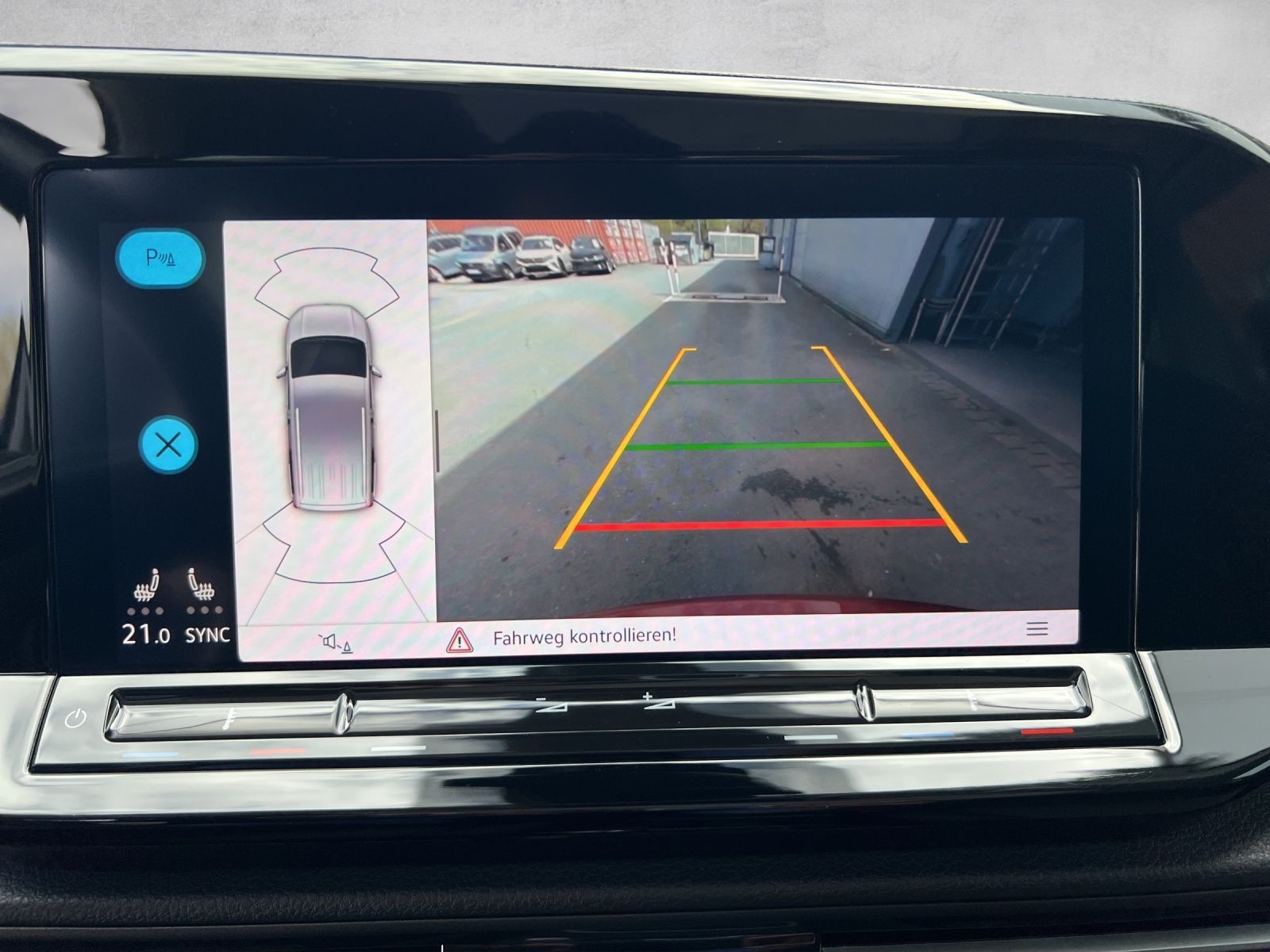 Caddy Move 2.0 TDI AHK*Navi*Pano*ACC*Kamera