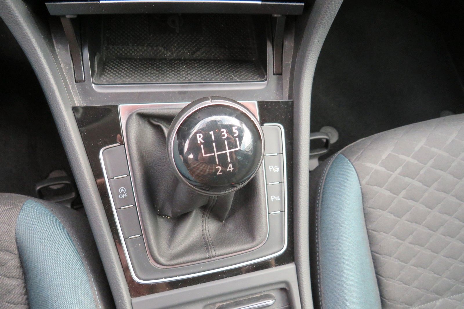 Fahrzeugabbildung Volkswagen Golf TDI IQ.DRIVE ACC NAVI AHK LED SPORTPAKET