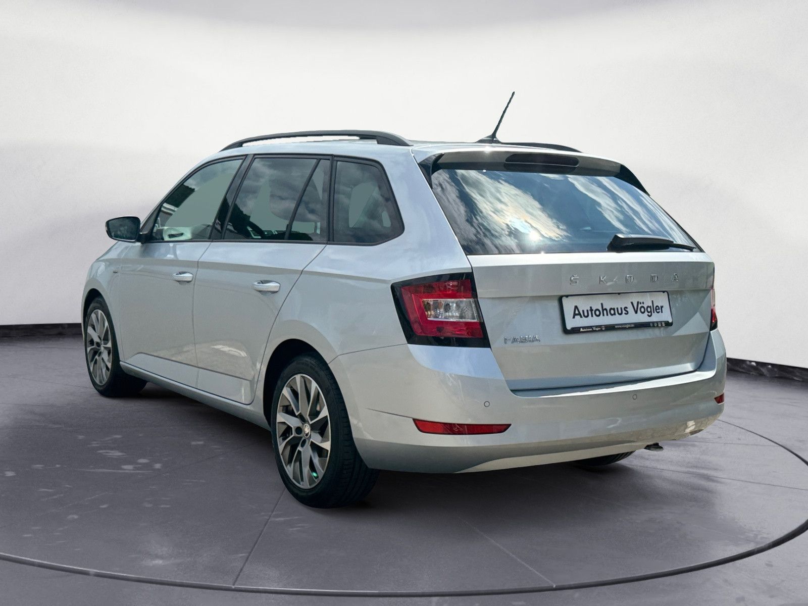 Fabia Combi CLEVER CarPlay AHK ACC Sitzheizung