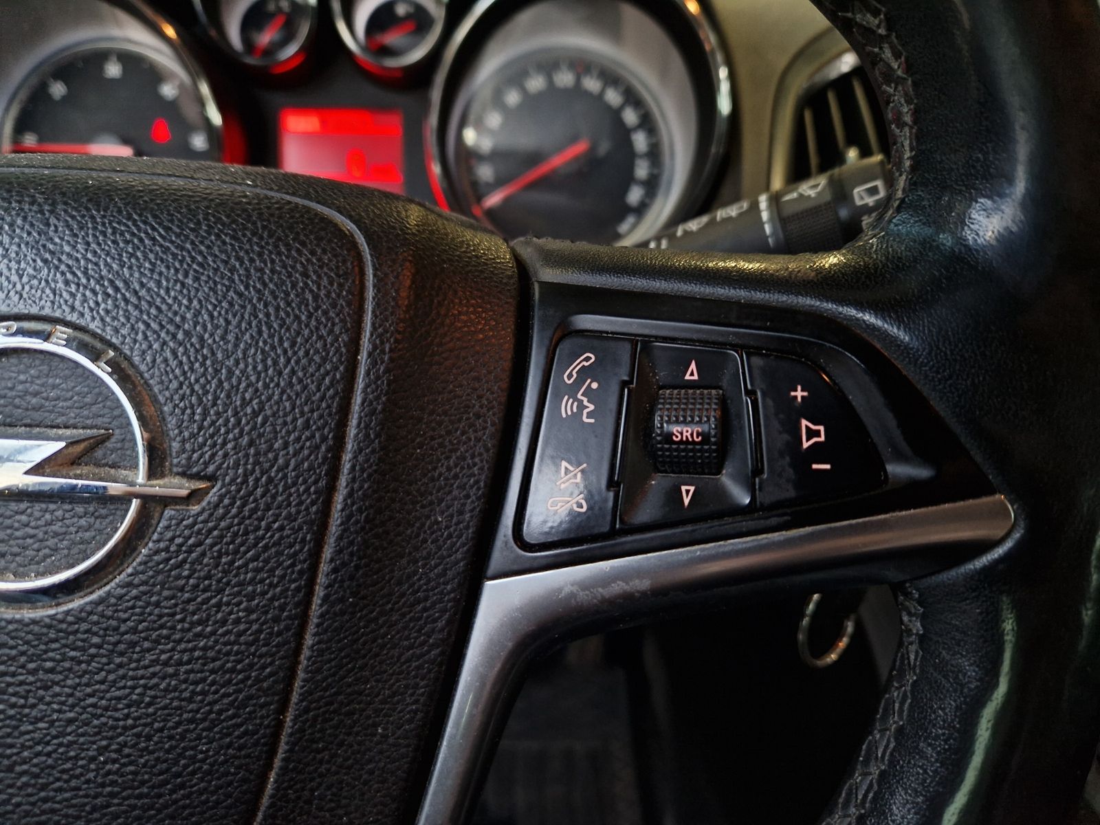 Fahrzeugabbildung Opel Astra J Sports Tourer Innovation XENON NAVI