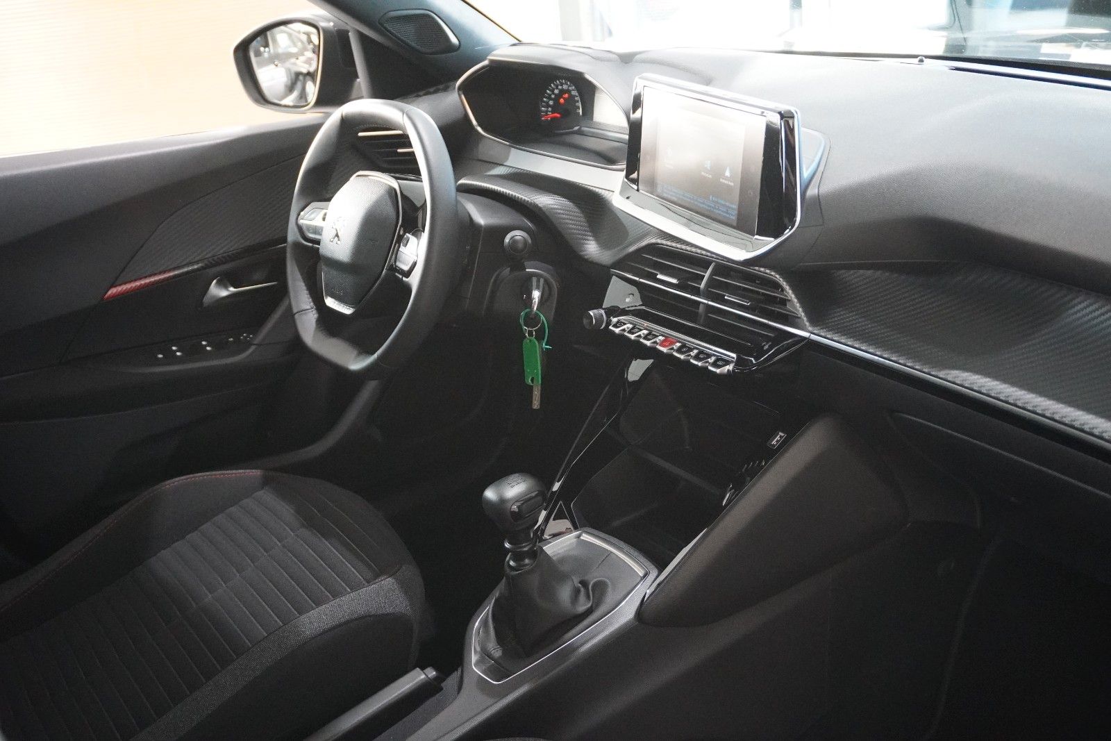 Fahrzeugabbildung Peugeot 2008 1.2T ACTIVE PACK NAVI/LED/KAMERA/SPORT/SH