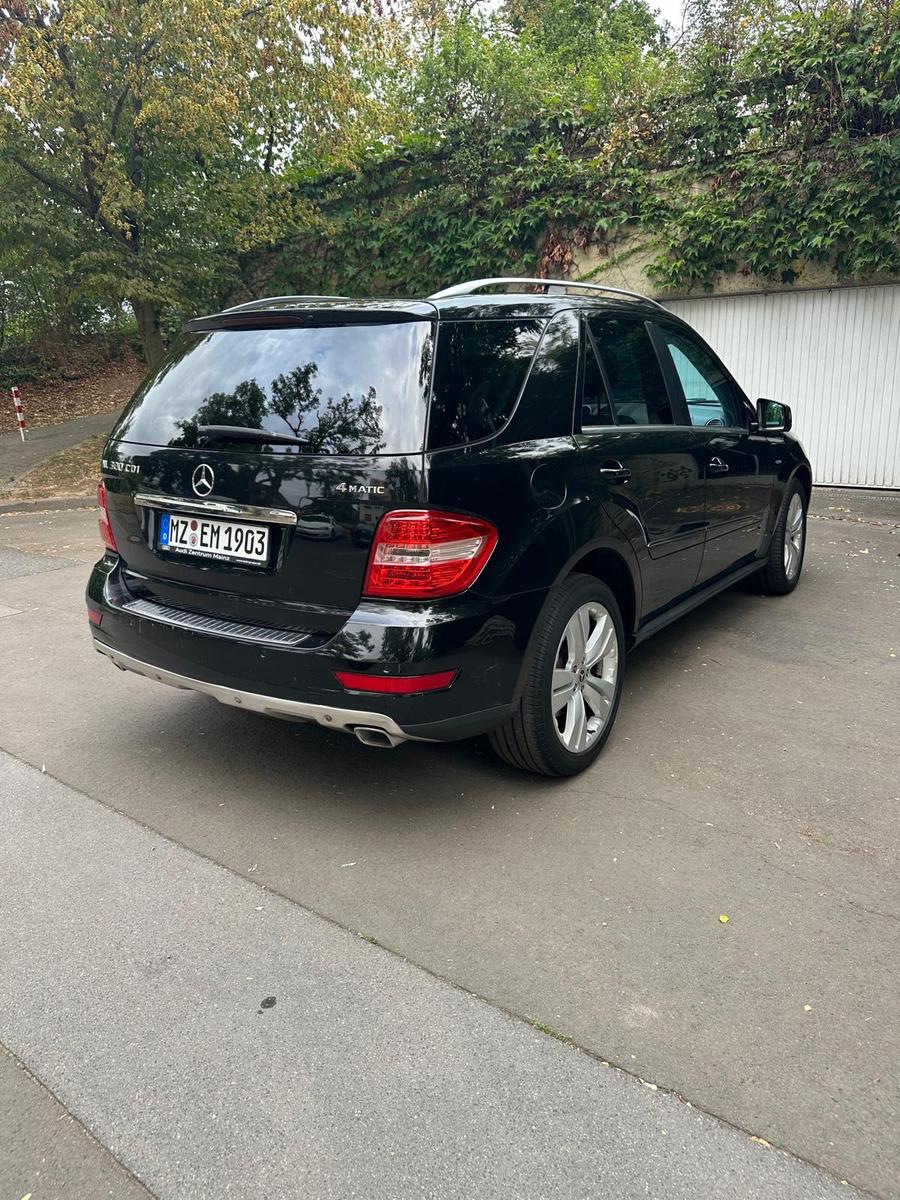 Mercedes-Benz ML 300 CDI 4MATIC BlueEFF. Grand Edition Gra...
