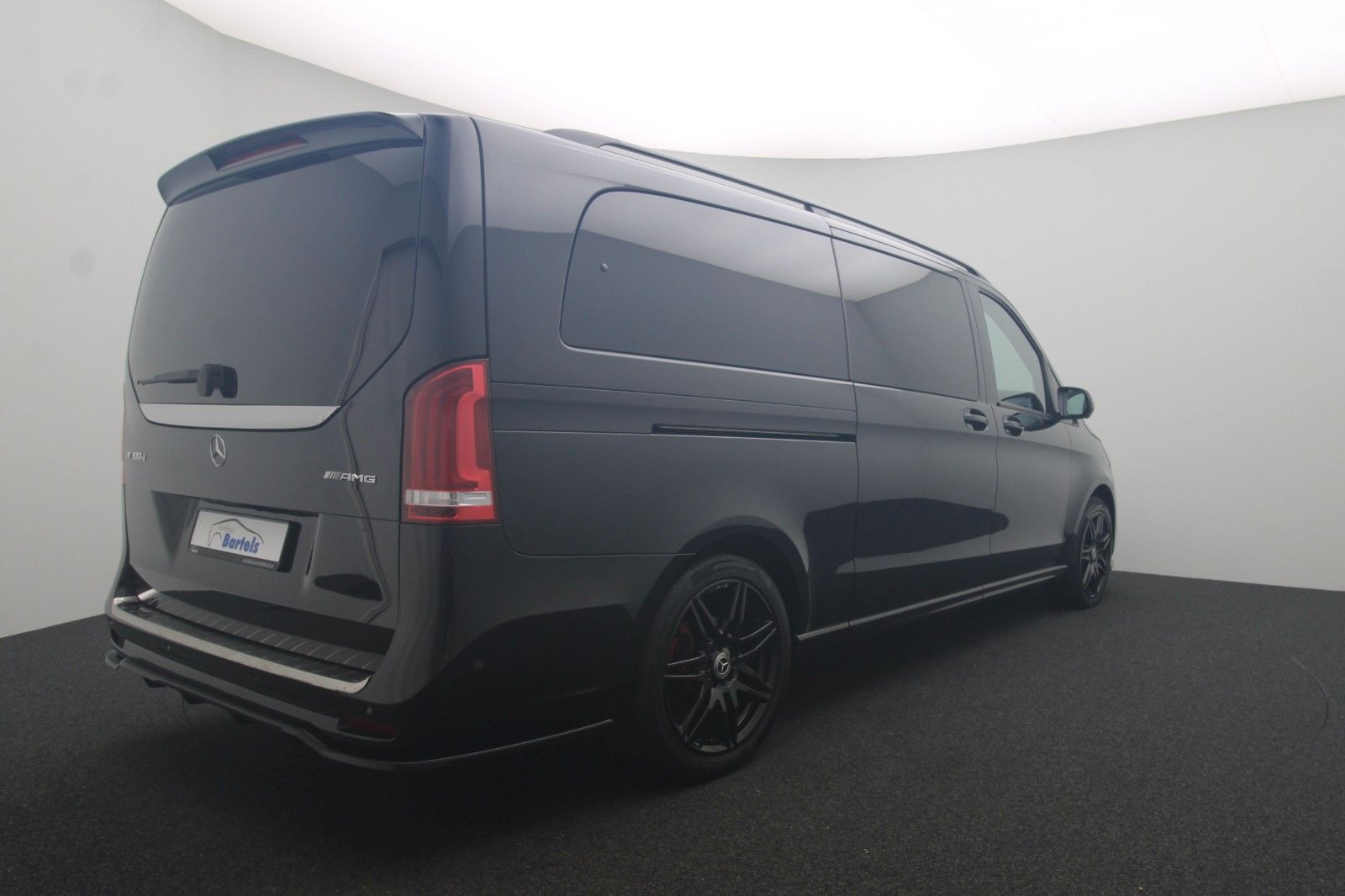 Fahrzeugabbildung Mercedes-Benz V 300d Avantgarde AMG 4Matic e.lang Hundebox