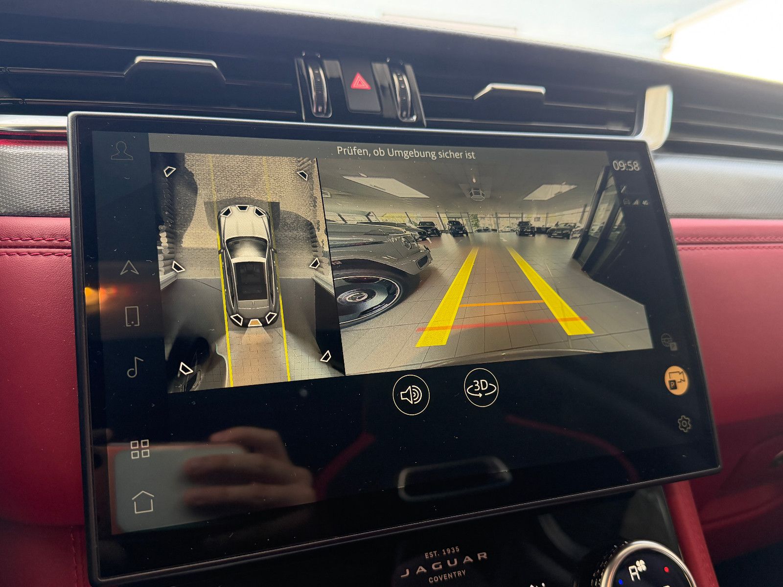 Fahrzeugabbildung Jaguar F-PACE SVR /PANO/MERIDIAN/HUD/360°KAM/MEMORY