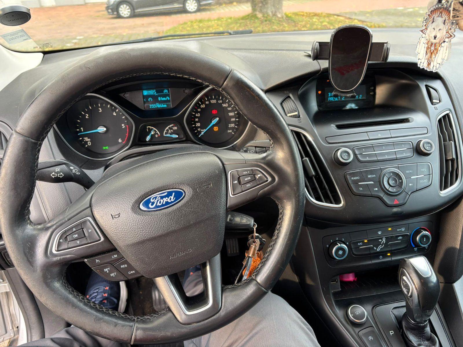 Ford Focus 2015 — photo 9
