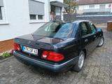 Mercedes-Benz E 230 ELEGANCE Elegance - Mercedes-Benz E 230 mit Benzin-Antrieb