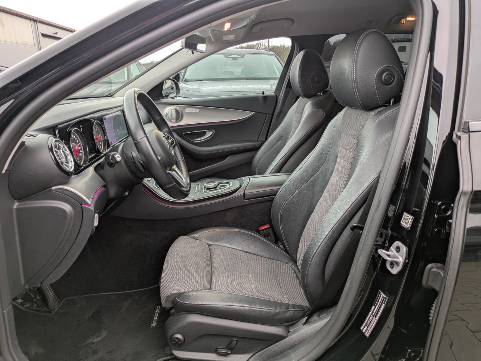 Fahrzeugabbildung Mercedes-Benz E 300 de AMG Night AVANTGARDE AHK*LED*BURMESTER