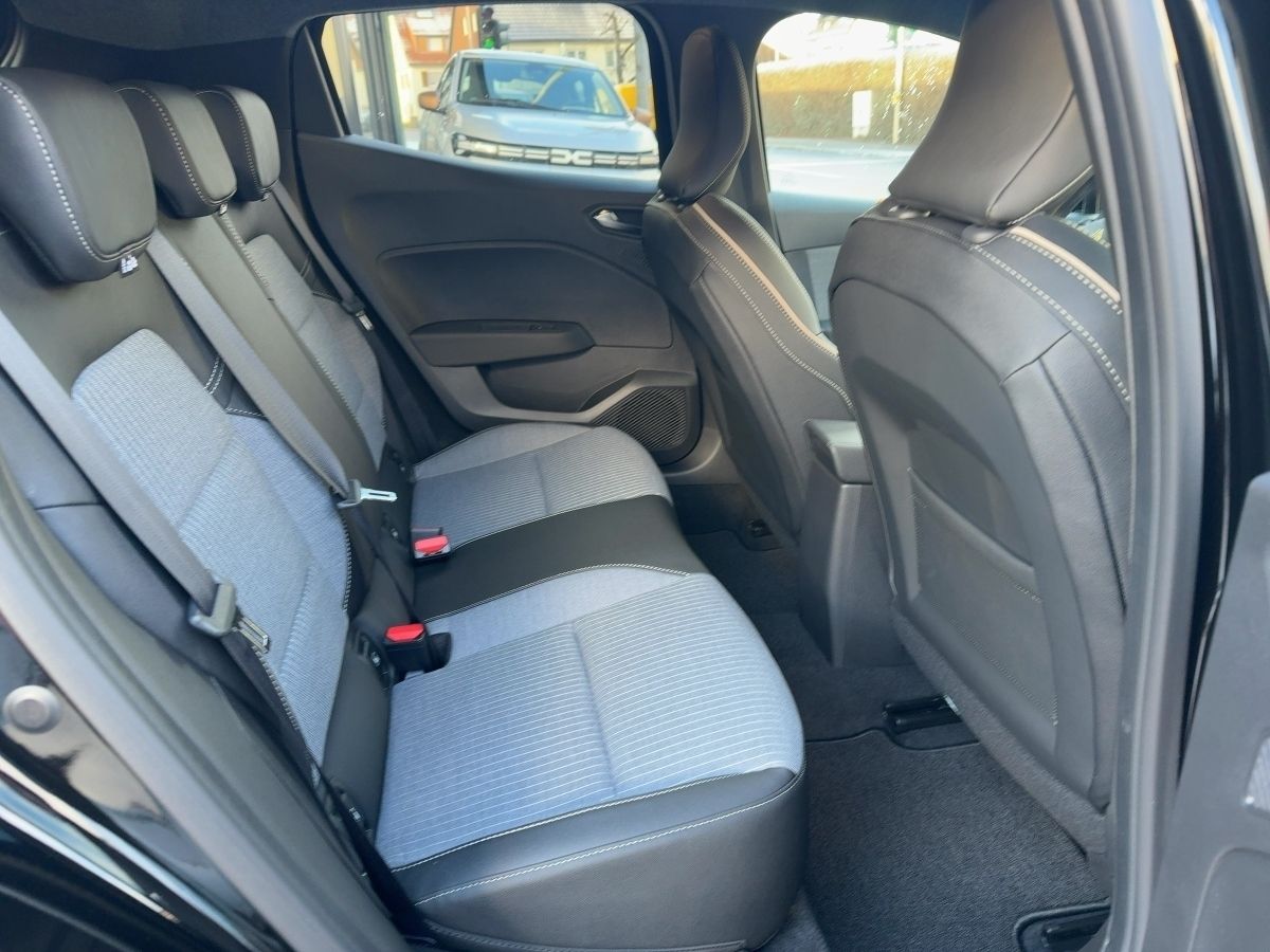Fahrzeugabbildung Renault Clio Techno TCe 90 SHZ*360 KAMERA*GJR