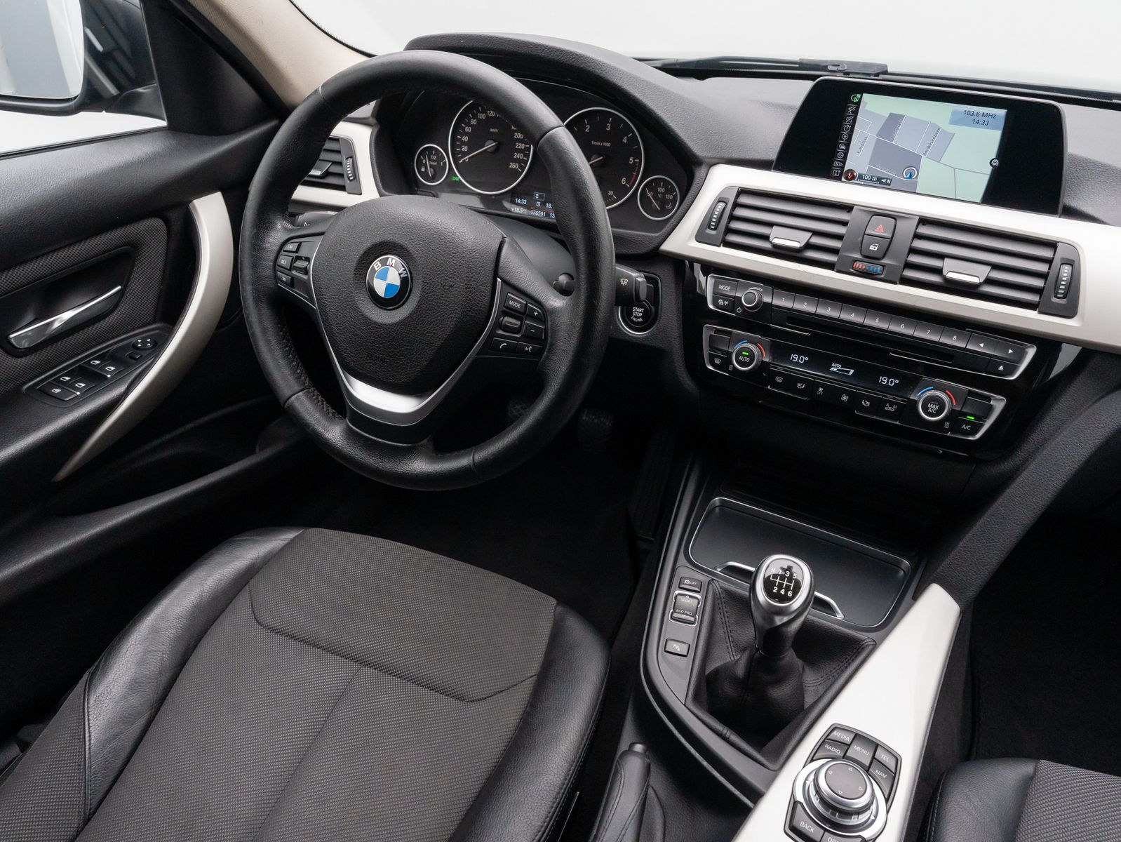 Fahrzeugabbildung BMW 318d Advantage M-Sport Tempo PDC