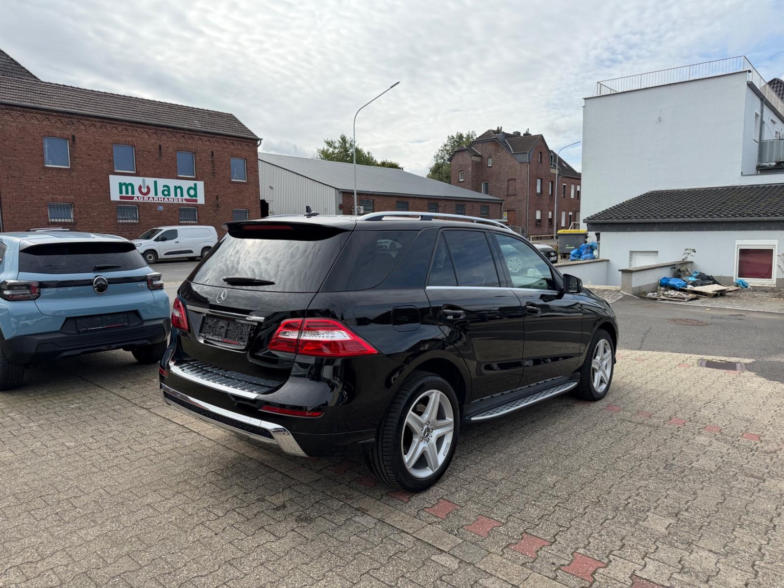 Mercedes-Benz ML 350 CDI 4Matic AMG PAKET 1.HD Leder H&K