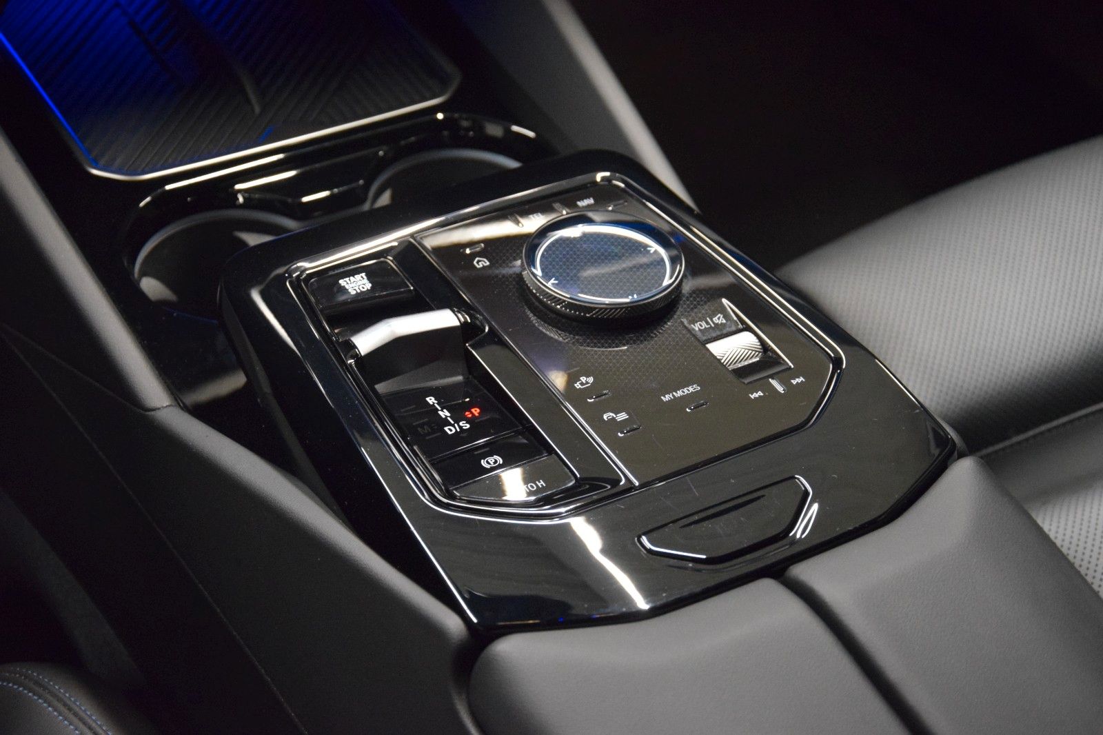 Fahrzeugabbildung BMW 520d xDrive Tour M Sport Pro Iconic Glow Stndhzg