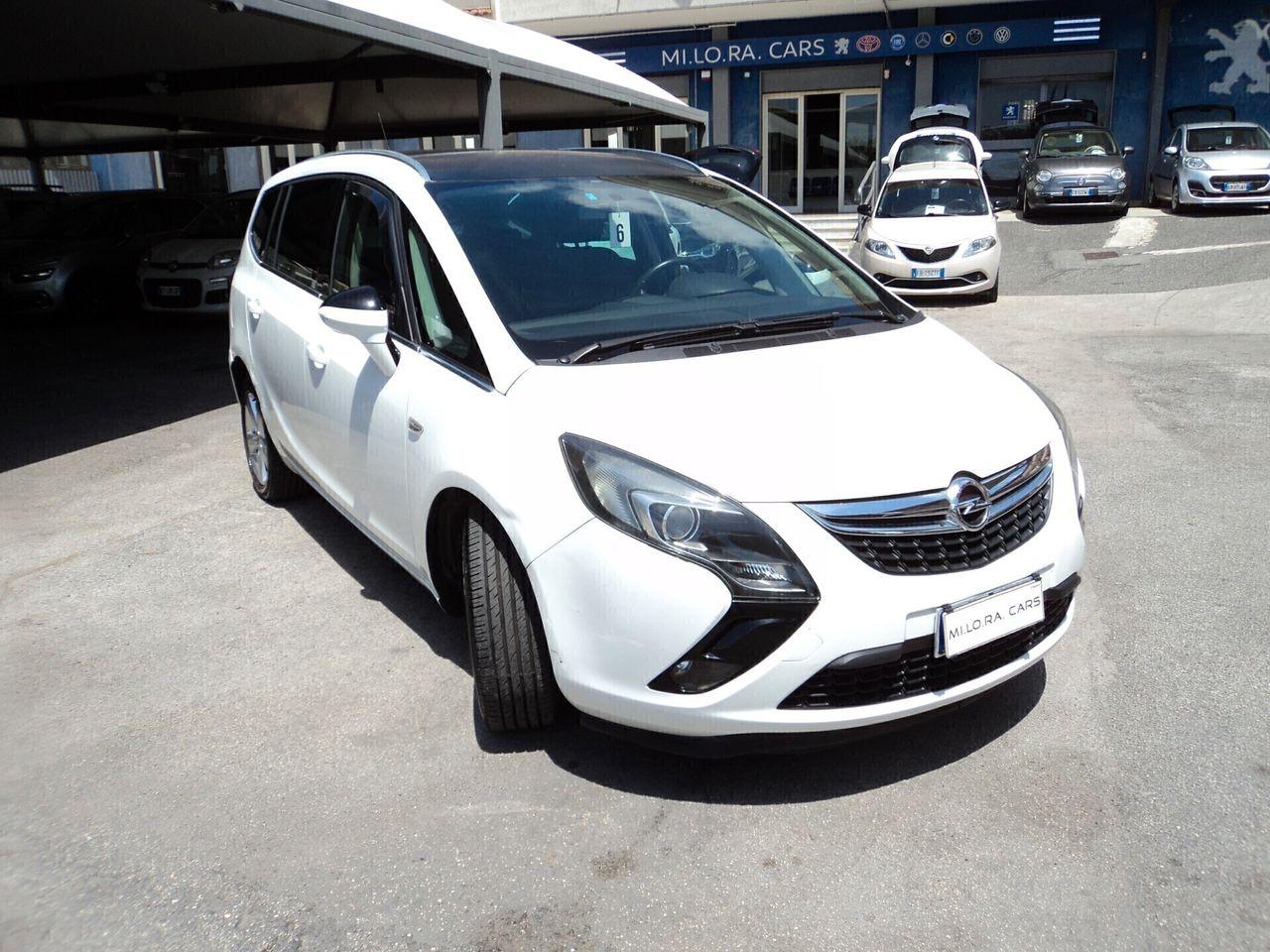 Opel Zafira tourer 2014 — rear view