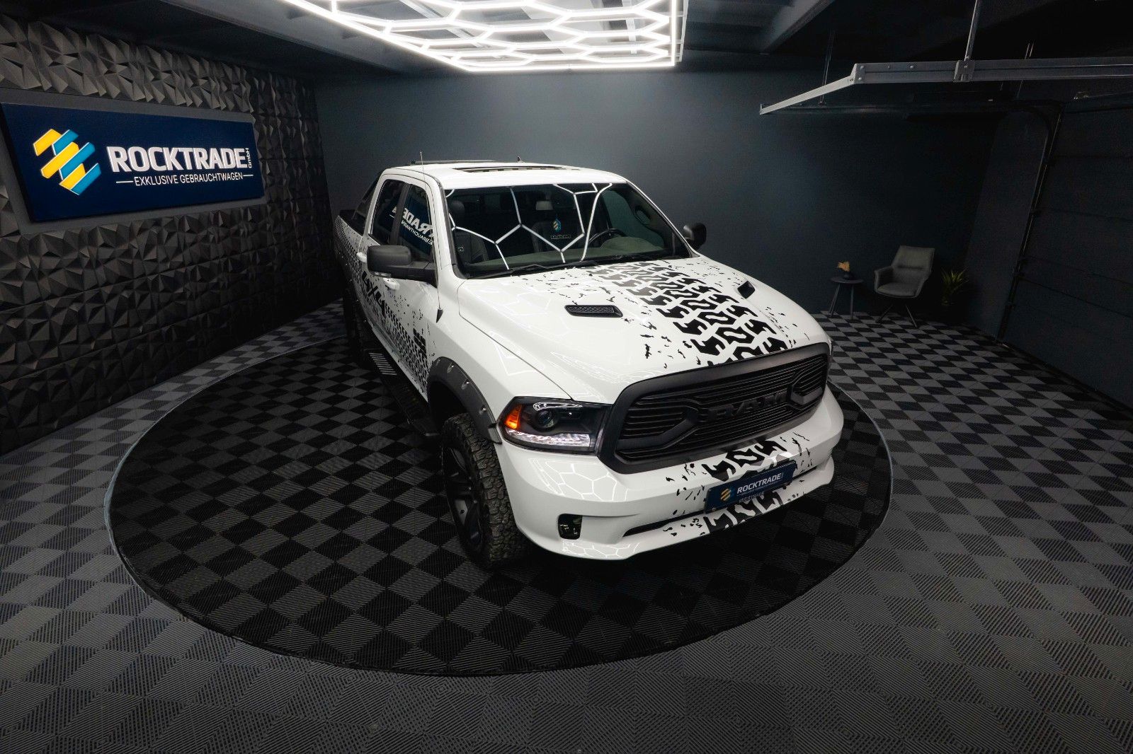 Fahrzeugabbildung Dodge RAM 5.7 V8 HEMI 4x4 OFFROAD Night-Paket *LED*AHK