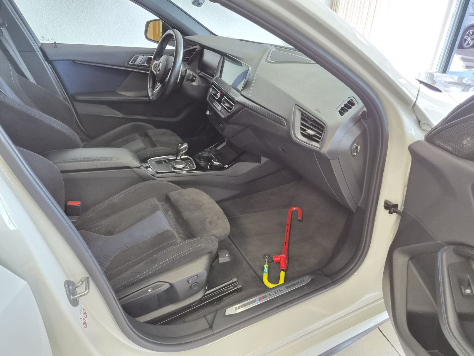 Fahrzeugabbildung BMW M135i xDrive / KAMERA / NAVI / HK Sound