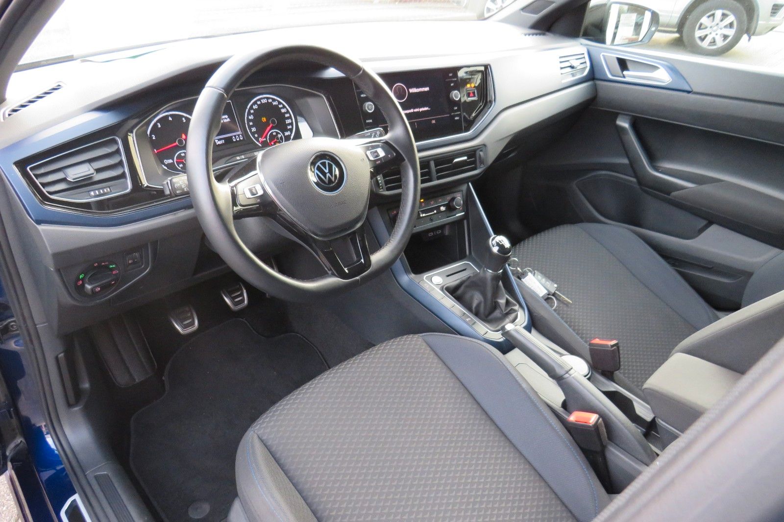 Fahrzeugabbildung Volkswagen Polo United KAMERA SITZH. NAVI KEYLESS APP-CON 1