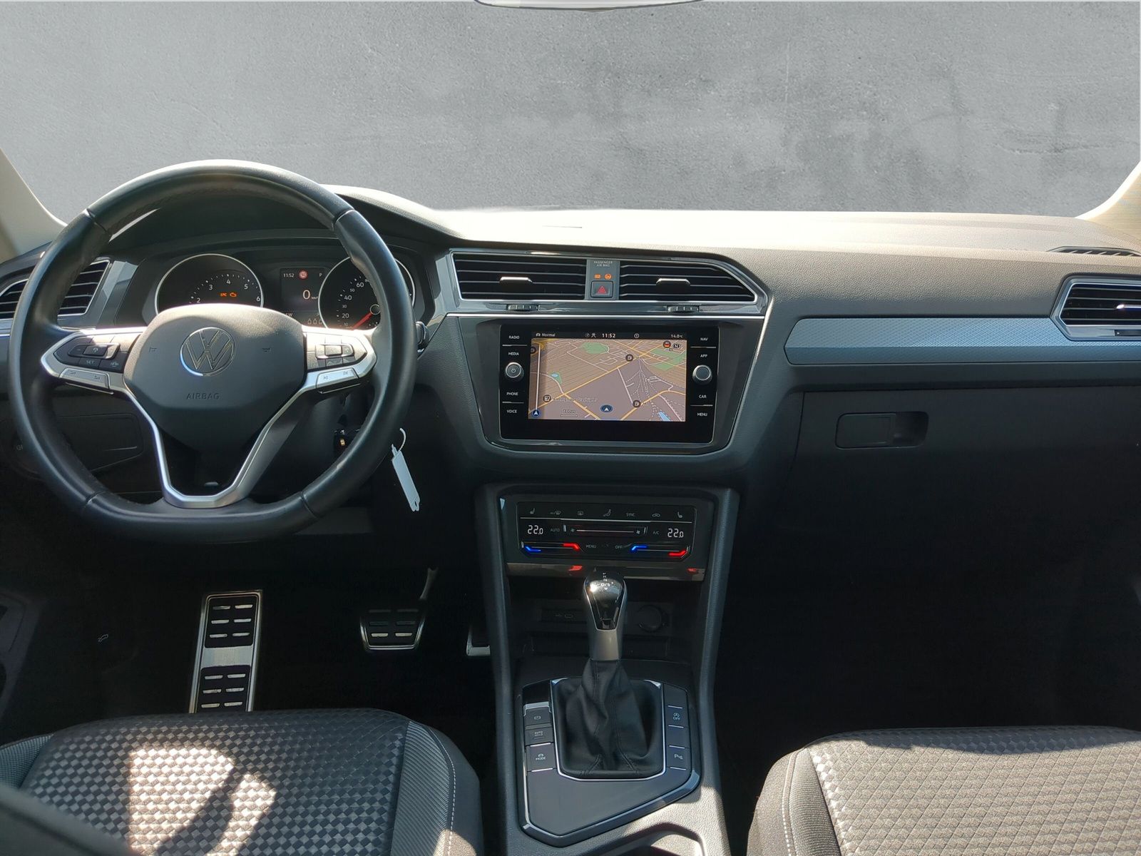 Fahrzeugabbildung Volkswagen Tiguan Active 1.5 TSI DSG App-Connect LED