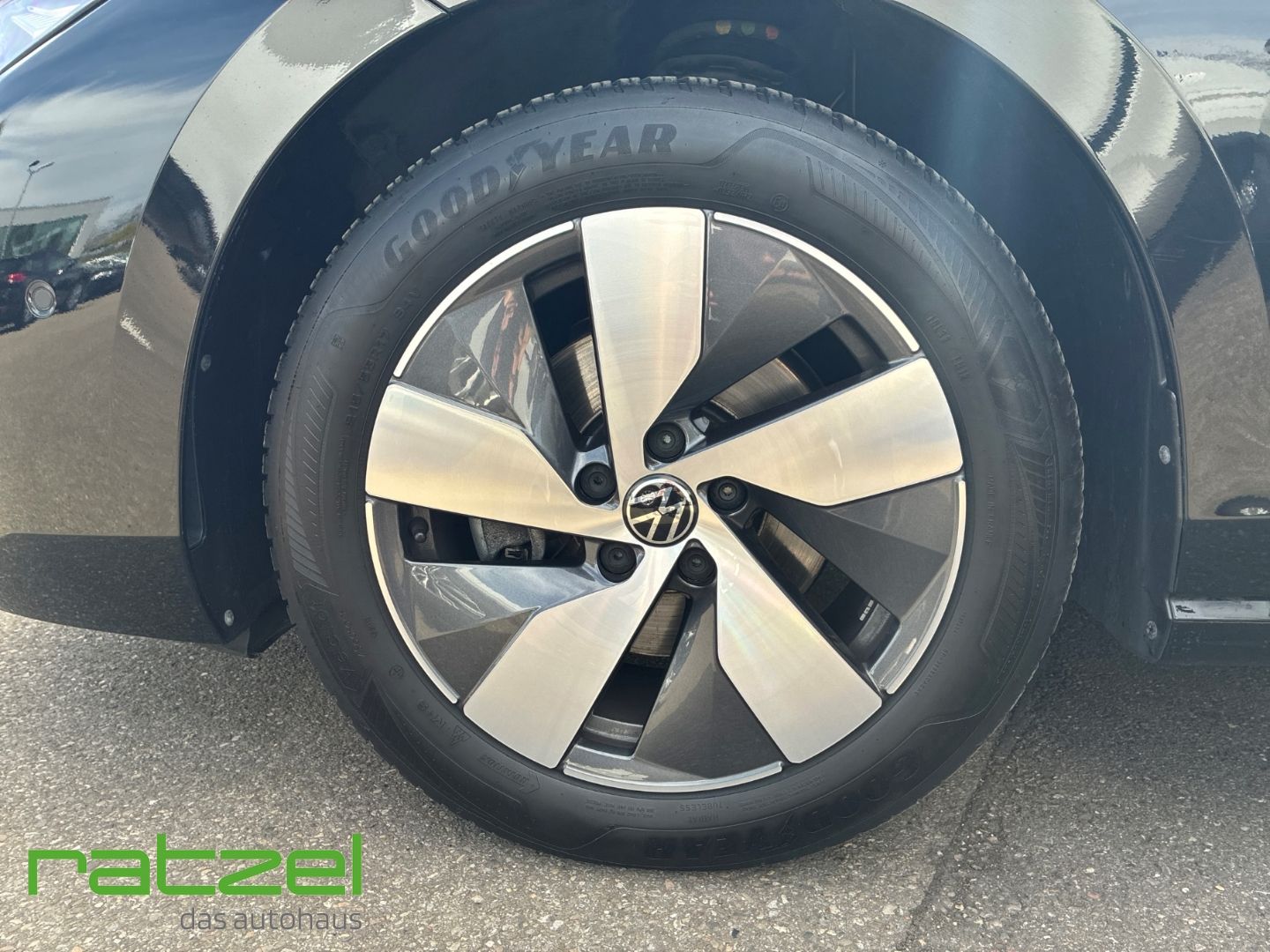Fahrzeugabbildung Volkswagen Passat Variant 2.0 TDI DSG Business Navi Kamera