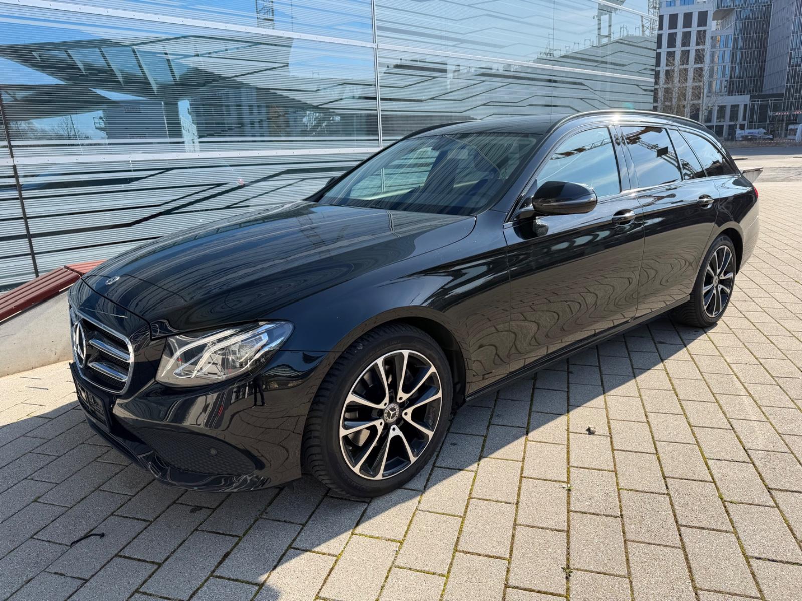 Mercedes-Benz E 220 d T Avantgarde/MwSt./Comand/LED