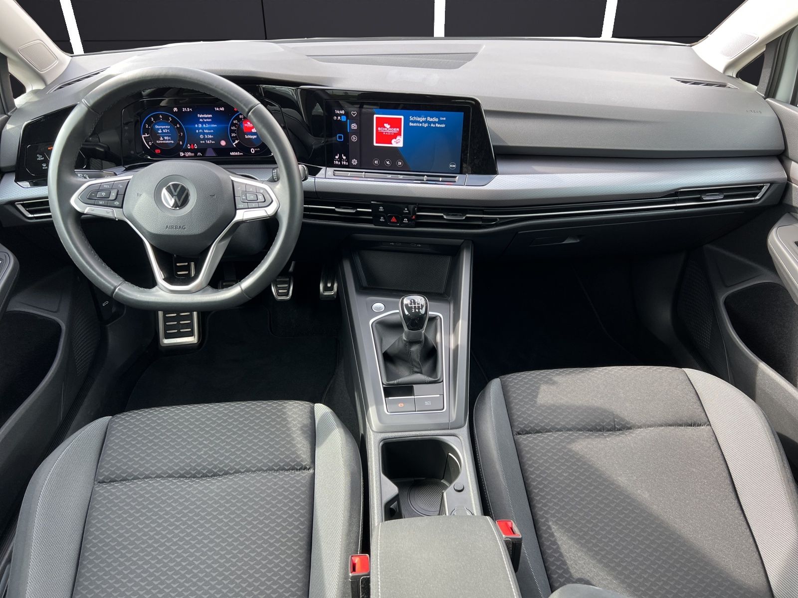 Fahrzeugabbildung Volkswagen Golf VIII TSI Active LED AHK Navi AID ACC RFK SH