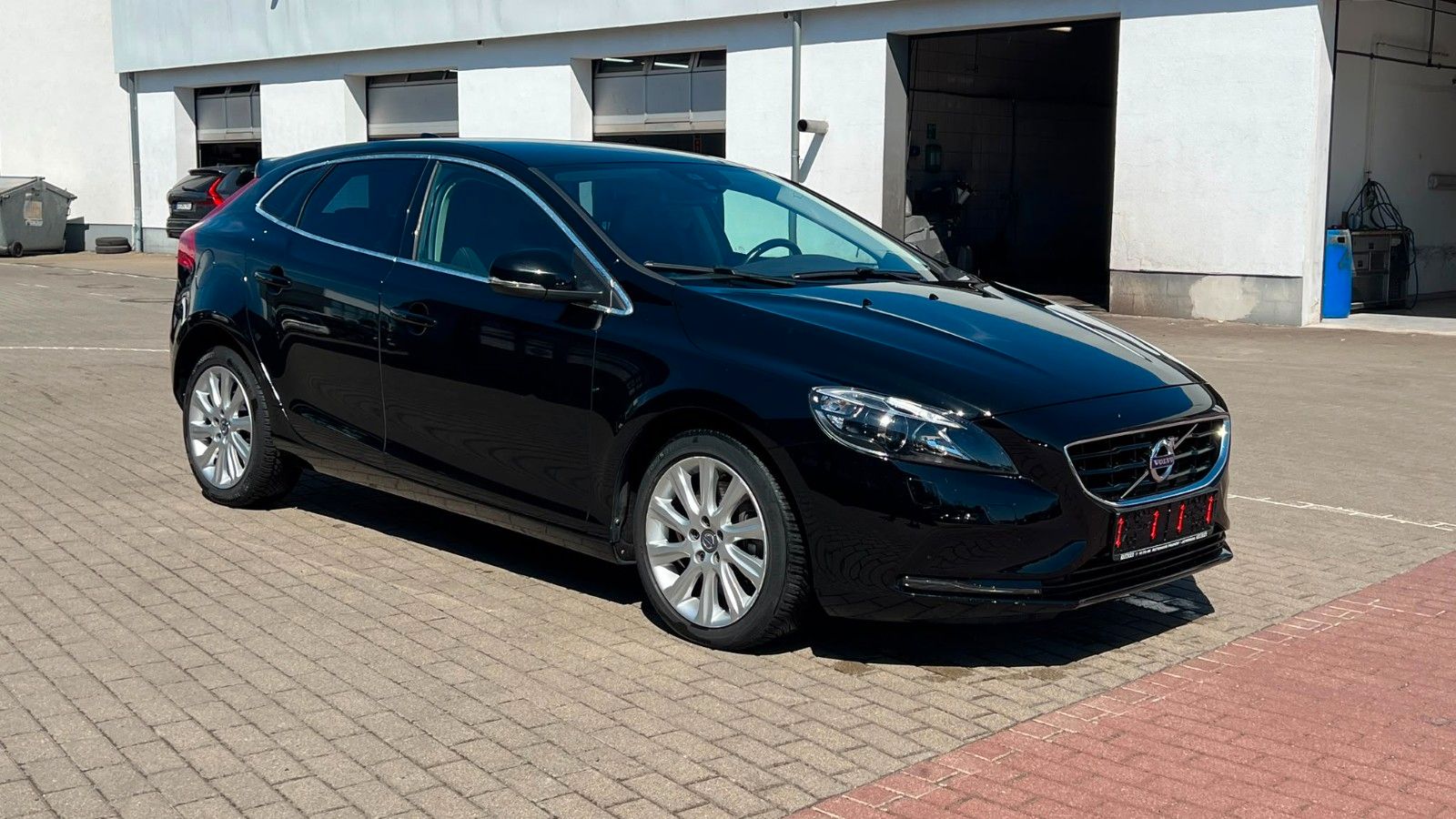 Fahrzeugabbildung Volvo V40 D4 Summum KAM*STZHZ*AUT*
