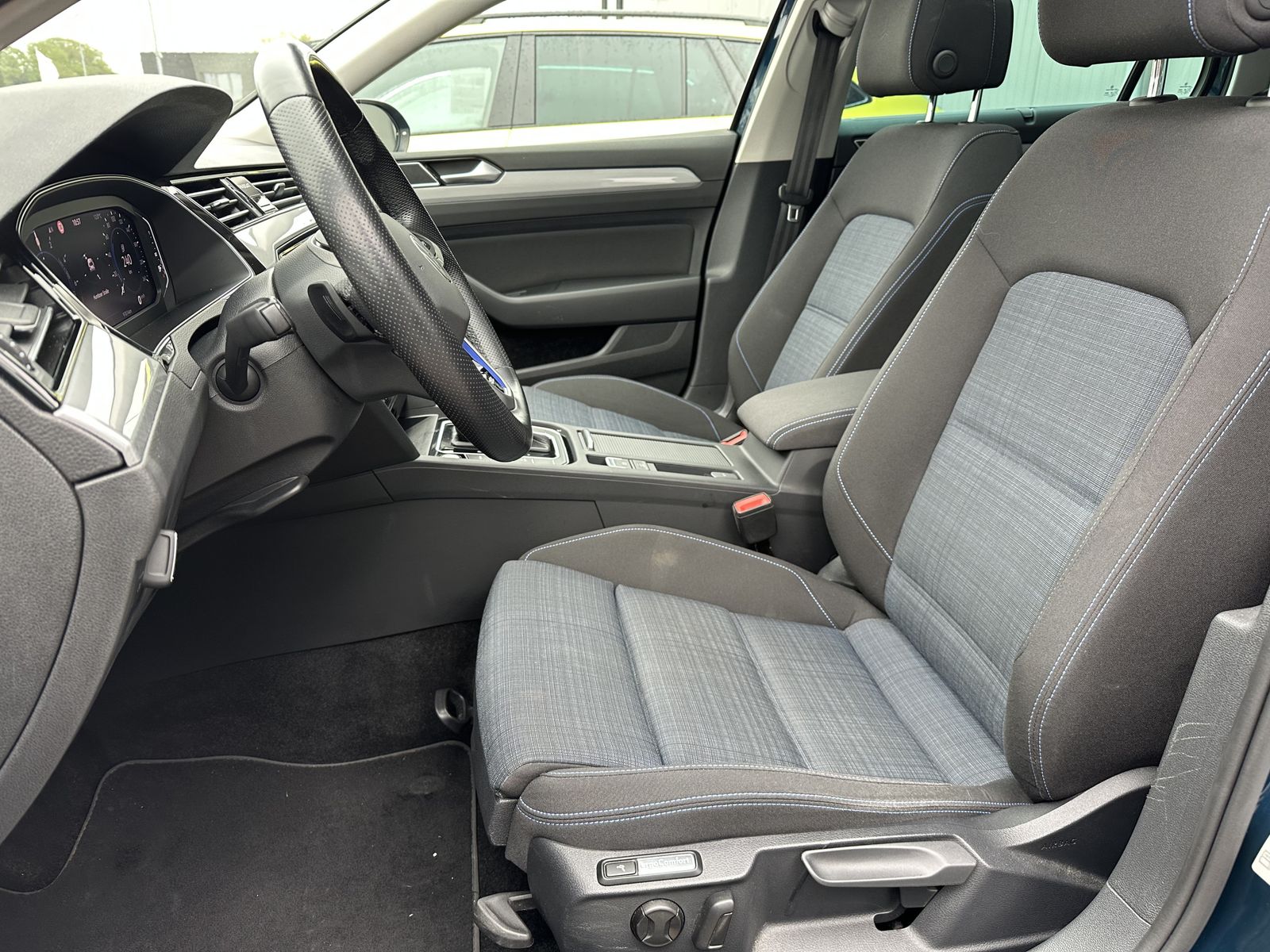 Fahrzeugabbildung Volkswagen Passat Variant GTE NAV+IQ-LIGHT+PANORAMA+ACC+VC