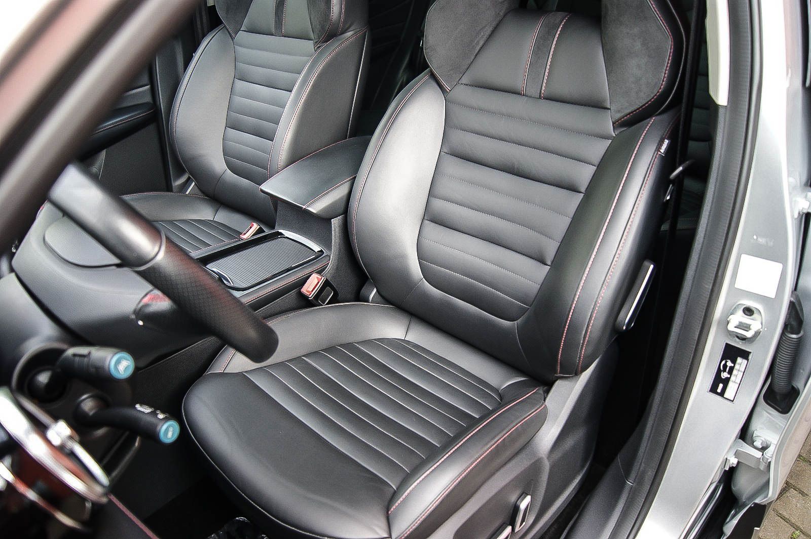 Fahrzeugabbildung MG HS 1.5T-GDI Aut. Luxury PANORAMA LEDER ASSISTENT