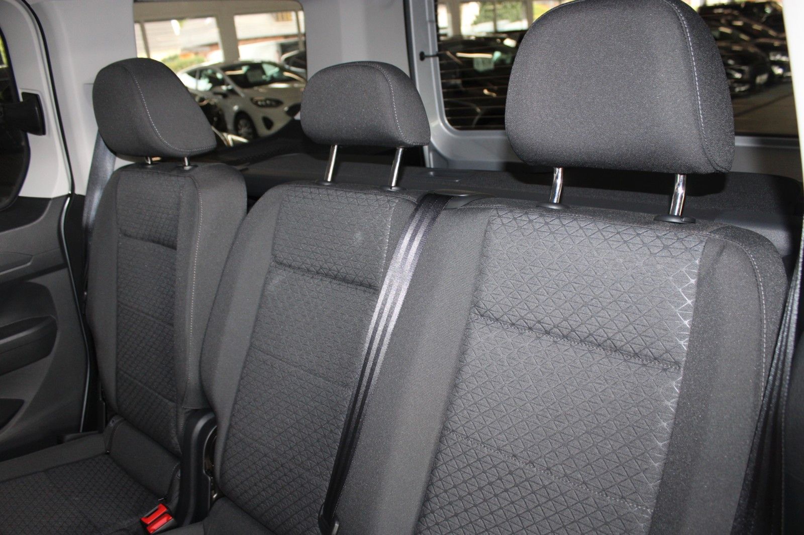 Fahrzeugabbildung Ford Tourneo Connect Titanium 2,0 EcoBlue Automatik