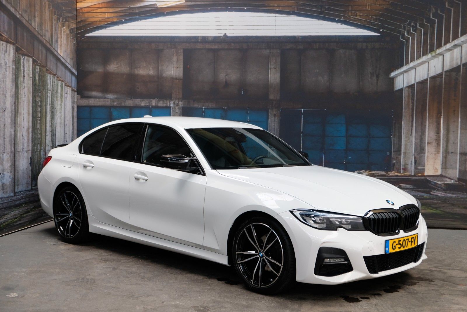 BMW 320i Lim Aut M Sport Paket*Leder*LED*Shz*Shadow