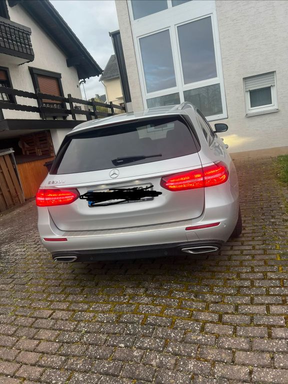 Image of Mercedes-Benz E 220