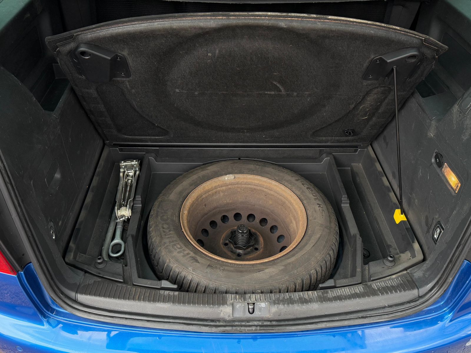 Fahrzeugabbildung Volkswagen Touran 2.0 FSI Goal NAVI+AHK+PDC+TEMP+ALLWETTER+