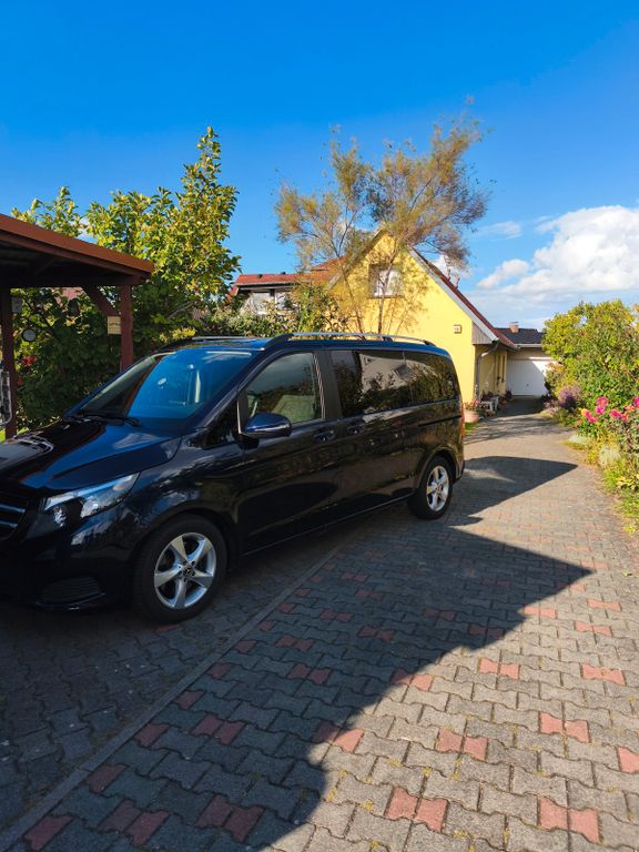 Image of Mercedes-Benz V 220
