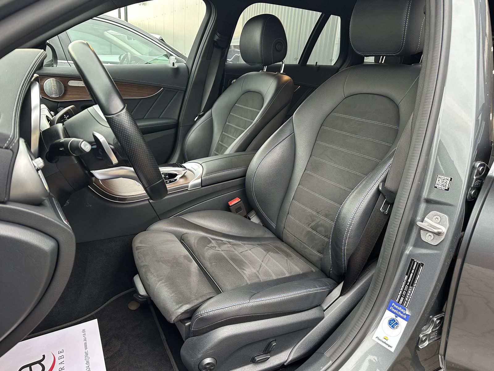 Fahrzeugabbildung Mercedes-Benz C 300de T AMG-Line NAV+LED+KAMERA+ACC+CARPLAY+PP