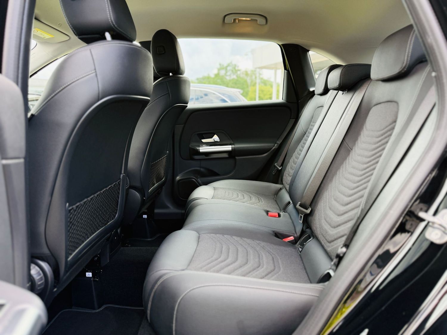 Fahrzeugabbildung Mercedes-Benz B 180 PROGR. PLUS, Autom, LED, AHK, PTS, RFK, Ke